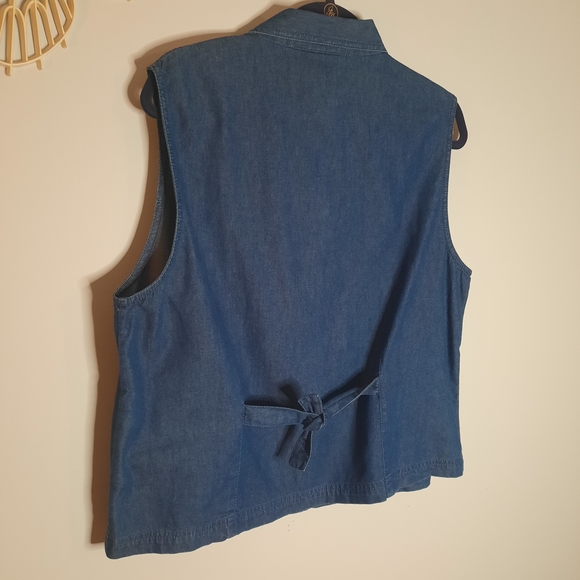 VINTAGE Embroidered and Patchwork Denim Sleeveless Button-Up Vest, Grandmacore - Picture 7 of 7